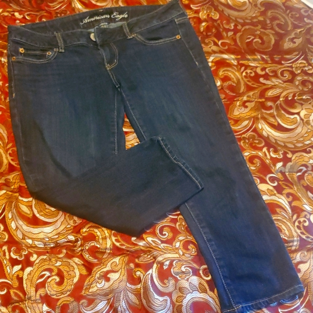 American Eagle denim capris, size 8 in great condition!